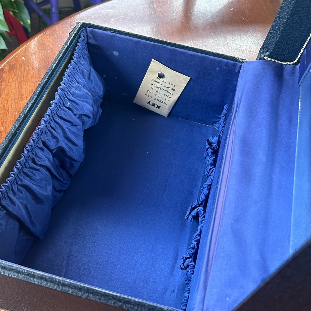 VINTAGE McBrine Cosmetics Train Case Luggage EUC - Picture 13 of 16